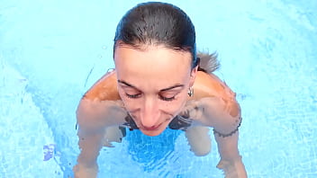 Preview 2 of Maduri Dixit Xnxx Vedios - algu&eacute_m quer tomar banho cmg?