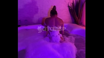 Preview 3 of Priyanka Chopda Porn - Gataaasp,  a esposa hotwife dando pro neg&atilde_o sem camisinha na banheira