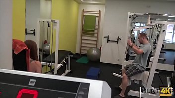 Preview 1 of Pant Shirt Big Botty Xnxx - HUNT4K. &iexcl_Entrenar&eacute_ a tu chica realmente duro!