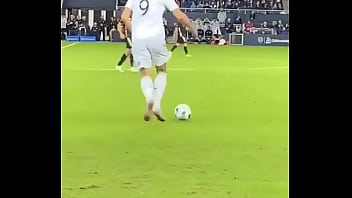 Preview 4 of Local Xxxii Sd Video - ibrahimovic fodendo com jogador da mlz e dando olhadinha 18