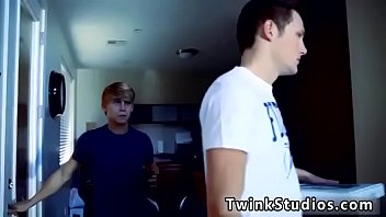 Preview 1 of Mom And His Doter - Eager gay twinks It&#039_s a classic porno scene: a molten pizza delivery