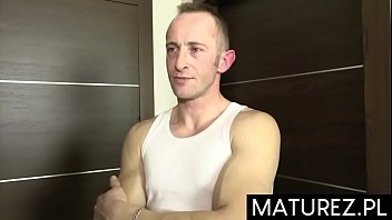 Preview 1 of Mon Manena - Polskie mamuśki - Milf Małgorzata zbiera podpisy