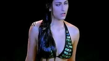 Preview 3 of Indian Muslim Wife Sex - Sruthi hasan hot bikini scene from her first movie