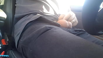 Preview 4 of Punjabixxxvedio - branlette en voiture pour ma petite queue et ses grosses couilles