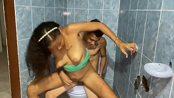 Preview 3 of Ww Inda Sxe Moves Com - mi hermanastra me da su co&ntilde_o para que yo me corra dentro de ella
