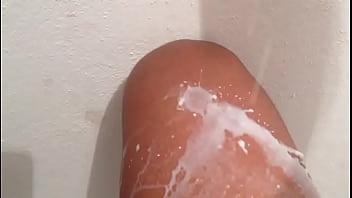 Preview 4 of Slepe Mii - Milk en las piernas.