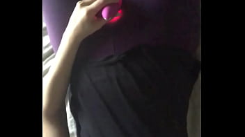 Preview 2 of 3gp Small Size - Gostosa se masturba com womanizer antes da academia