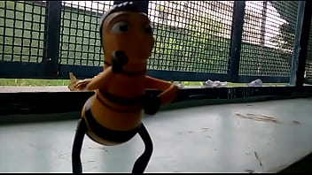 Preview 2 of Sanileoy Ni Sex - BEE MOVIE a abelha bee movie fudendo gostoso a humana sem d&oacute_ nem piedade na escola (BRASIL)