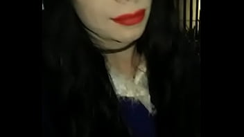 Preview 3 of Iceland X Video - Soraia Perola tarada se exibindo na rua e passando gente andando