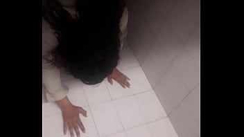 Preview 3 of Enhlish Sex Video - Garchando en el ba&ntilde_o
