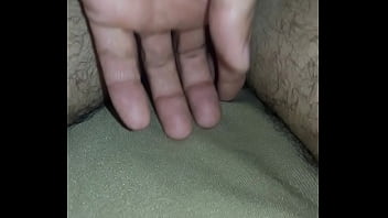 Preview 4 of Atomic Kitten Nude - Dando pro meu namorado bem gostoso parte um fazendo  uma massagem anal nele com os dedos