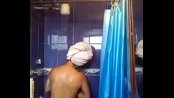 Preview 3 of First Time Chudai New Girl - La ducha de mi esposa!!!!