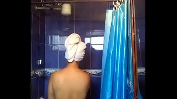 Preview 1 of First Time Chudai New Girl - La ducha de mi esposa!!!!