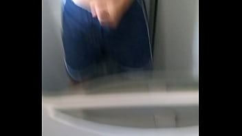 Preview 2 of Ibneler - Gozando no banheiro do bus
