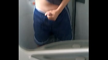 Preview 3 of Ibneler - Gozando no banheiro do bus