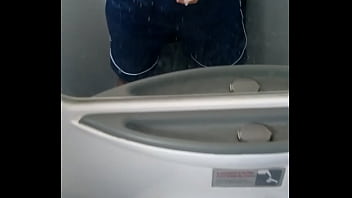 Preview 4 of Ibneler - Gozando no banheiro do bus