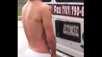 Preview 2 of Bisex Ten Group - Meando atras de la camioneta
