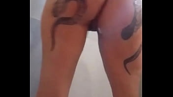 Preview 2 of Japan Hoe - BiaMorenaMG tomando um banho gostoso e fudendo o cuzinho