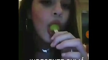 Preview 1 of 12 Yers Sex Porn - Joven de 18 a&ntilde_os se la chupa al helado5765