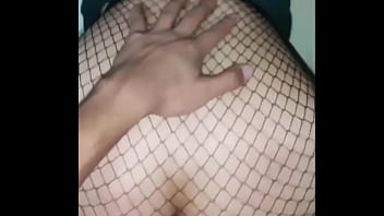 Preview 2 of Xxx Beeg 2018 - linda joven de 18yo siendo follada por el novio de su mejor amiga mientras ella esta descansando a su lado y los descubre