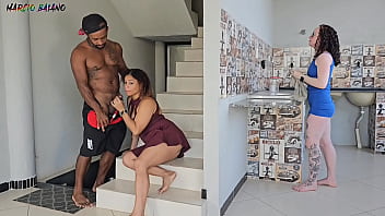 Preview 2 of Beeg Urdan - MINHA ESPOSA FAZ A FAXINA E NEM PERCEBE EU COMENDO A MAE DELA