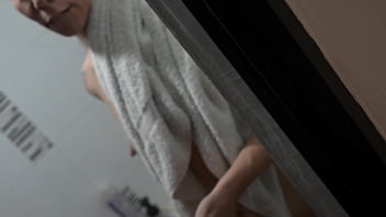 Preview 1 of Phim Sex Vn Com - Mature enjoys her big dildo in her wet pussy