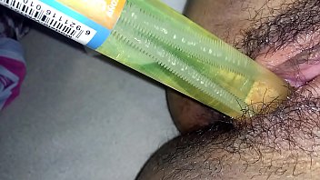 Preview 2 of Sweden Mom Old - Quiero pene pero como no hay me meto el tubo e burbujas