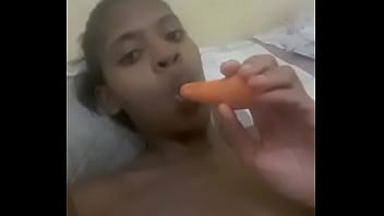 Preview 1 of Mulf Asian Anal - brincando gostoso com a cenoura