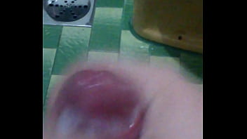 Preview 2 of Penthouse Com - Batendo antes do banho