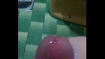 Preview 4 of Penthouse Com - Batendo antes do banho