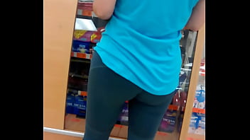 Preview 4 of Lucky Guy Fuck Three - Puta del campestre comprando sus condones
