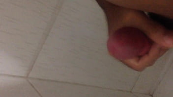 Preview 3 of Beautiful Bruntel - Batendo punheta e gozando
