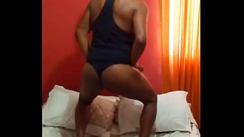 Preview 2 of Mom Son Porno Film - Rebolando a bunda