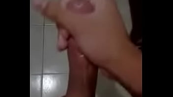 Preview 2 of Sexx Bongo - Novinho Bate uma e mostra seu Pau de 21cm