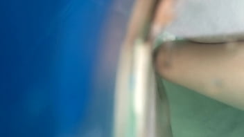 Preview 2 of Tube Porn Yengemin Etek Alti - handjob in the sea