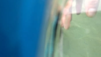 Preview 1 of Tube Porn Yengemin Etek Alti - handjob in the sea
