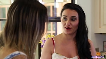 Preview 4 of 3d Couple - MILF orally pleasured by lesbian babe