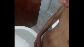 Preview 3 of Preity Xxxxx - Lavando o Pau no banheiro- Gp Thassio Louis 20 cm