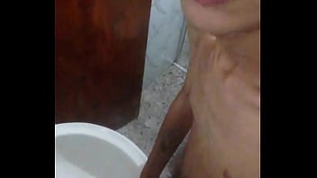 Preview 4 of Preity Xxxxx - Lavando o Pau no banheiro- Gp Thassio Louis 20 cm