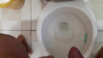 Preview 3 of Bathroom Momboy - Gozando a vida