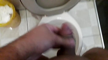Preview 1 of Bathroom Momboy - Gozando a vida
