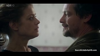 Preview 1 of Margaret And San Sex Vedeas - Follandome el Madrile&ntilde_o ,  en el rio