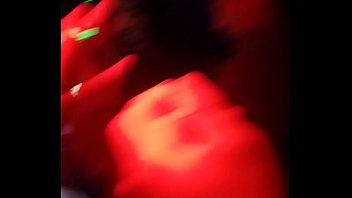 Preview 3 of Sunny Leone Red Boobs - Veneca perreando duro en discoteca..