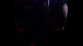 Preview 1 of Sunny Leone Red Boobs - Veneca perreando duro en discoteca..