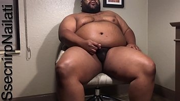 Preview 1 of Phim Sex Dam Len Vo Ban - Black man in tan desk chair in hotel room.