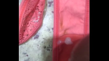 Preview 2 of Biuti Gril - Gozando na calcinha dela 3