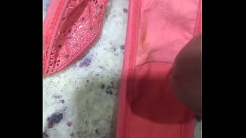 Preview 1 of Biuti Gril - Gozando na calcinha dela 3