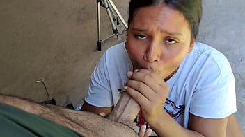 Preview 4 of Boys Pussy Leak On Girl Face - CAMINANDO POR LA CALLE DESCUBRO UNA CAMPESINA POBRE ARREGLANDO SU RANCHO Y TERMINA CON MI VERGA CLAVADA DIRECTO AL CO&Ntilde_O Y LA BOCA LLENA DE ESPERMA