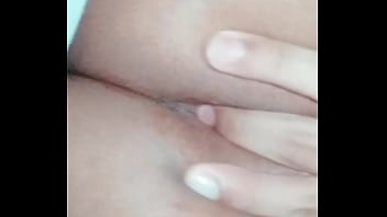 Preview 2 of Xvideos Commobile - Novinho virgem
