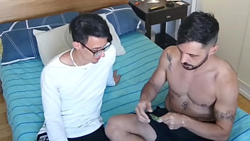 Preview 1 of English Www Xxx Video New - Estaba por chupar un chupet&iacute_n cuando me ofrecieron uno mas grande y gordo! PREVIEW